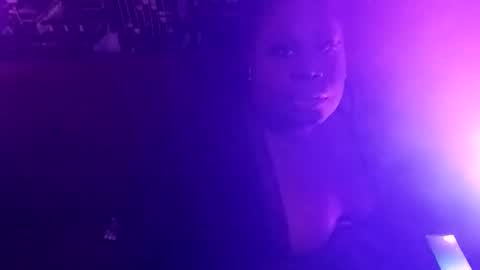 iswallow25 online show from November 26, 3:31 am