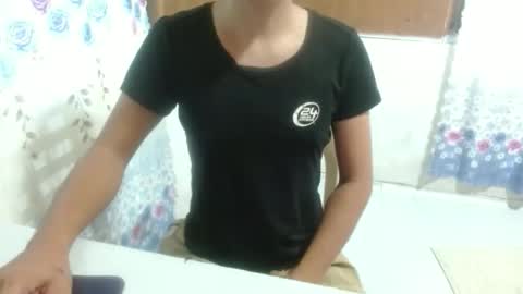 itsmelily05 online show from March 5, 10:59 pm