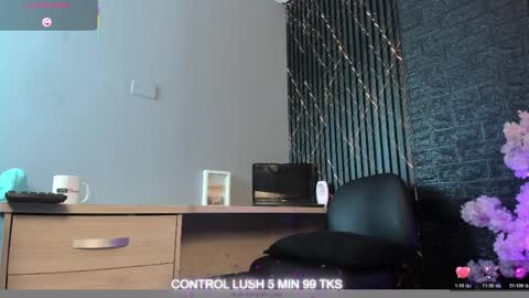 jacky_wolf1 online show from April 10, 7:41 pm