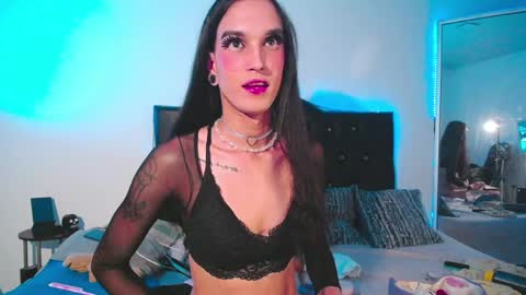 Joa Isaza     online show from April 19, 7:31 am