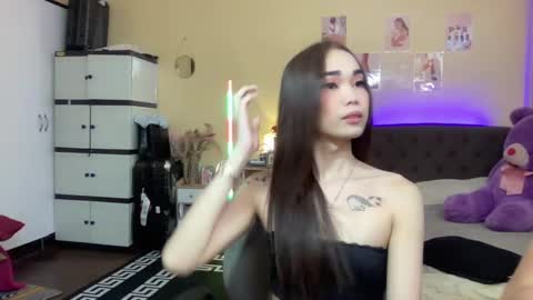 Snapshot of judiella chatting on December 5, 4:26 am EloiseMoree online show from December 5, 4:26 am