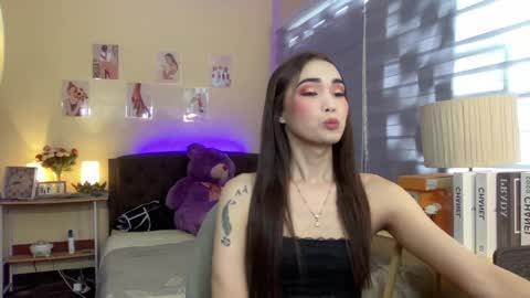 Snapshot of judiella chatting on December 18, 2:21 am EloiseMoree online show from December 18, 2:21 am