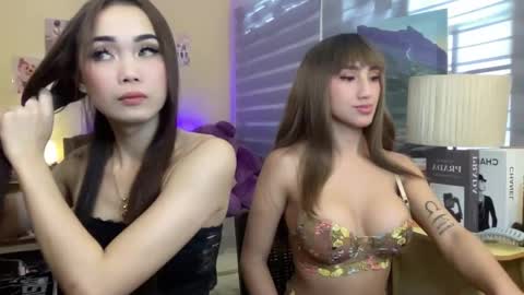 Snapshot of judiella chatting on February 6, 2:22 am EloiseMoree online show from February 6, 2:22 am