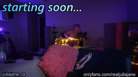 Julia Jane online show from February 1, 2:21 am