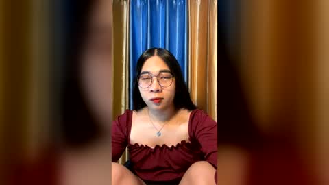 juliasterling online show from July 14, 10:43 am