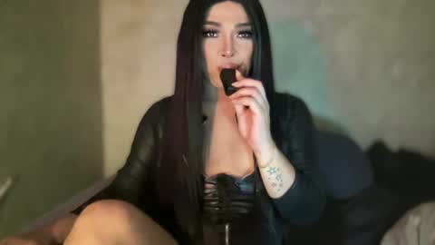 Snapshot of kardeyfynes chatting on December 8, 5:50 am MARIA online show from December 8, 5:50 am