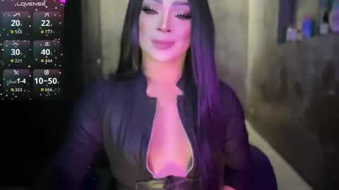 Snapshot of kardeyfynes chatting on October 9, 8:16 am MARIA online show from October 9, 8:16 am