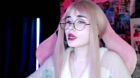 Lana online show from December 18, 3:00 pm