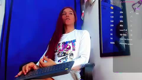 Snapshot of karoll_scoott chatting on December 3, 7:50 pm karol online show from December 3, 7:50 pm