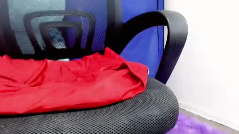 Snapshot of karoll_scoott chatting on February 4, 10:45 pm karol online show from February 4, 10:45 pm