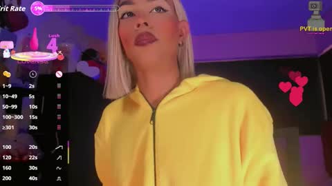 Snapshot of karoll_scoott chatting on September 12, 12:45 pm karol online show from September 12, 12:45 pm