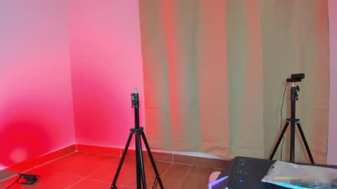 katalinaferreirax online show from April 3, 1:15 am