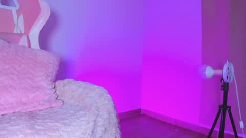 katalinaferreirax online show from April 28, 5:23 am