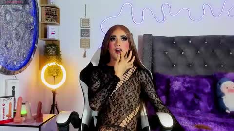 Snapshot of katherine_rose_ chatting on October 12, 10:34 pm katherine_rose_ online show from October 12, 10:34 pm