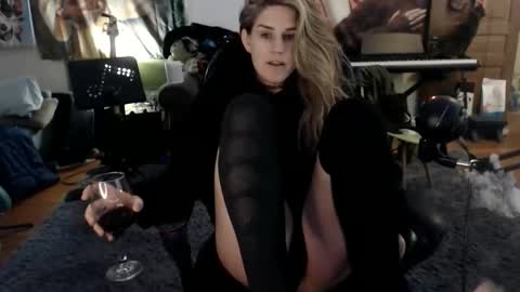 Katie online show from February 11, 5:04 am