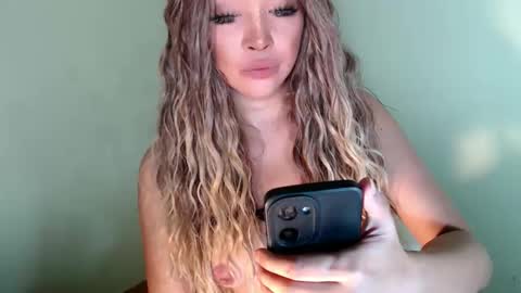 its me KELLY online show from February 11, 6:10 am