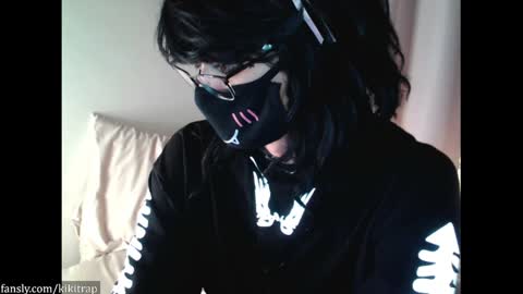 Kiki Trap online show from December 9, 2:02 am