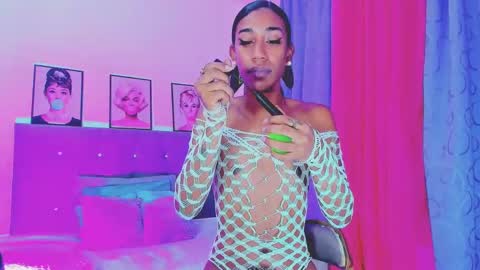 Your Queen KIM online show from January 10, 8:15 pm