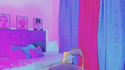 Your Queen KIM online show from January 29, 4:15 am