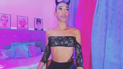 Your Queen KIM online show from February 9, 3:01 pm