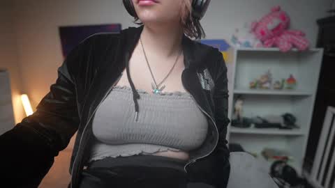 Snapshot of krystalsyxx chatting on March 4, 5:24 pm Krystal Syx online show from March 4, 5:24 pm