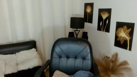 ISABEL online show from February 13, 5:14 am