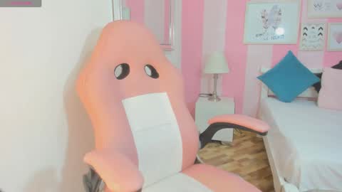 laurenns_ online show from January 3, 5:31 pm