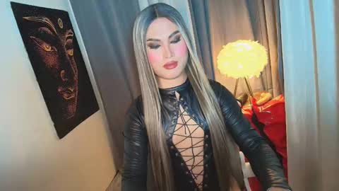 Snapshot of lavictoria_ladyboy chatting on October 16, 7:02 pm Victoria online show from October 16, 7:02 pm