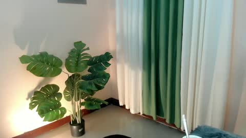 Snapshot of likliklicklengleng chatting on February 6, 7:07 pm Leng online show from February 6, 7:07 pm