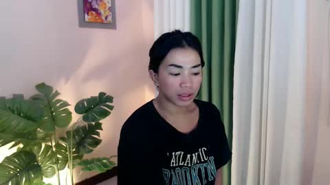 Snapshot of likliklicklengleng chatting on February 9, 9:58 am Leng online show from February 9, 9:58 am