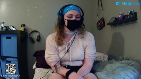 LillyLovings online show from September 20, 1:33 am