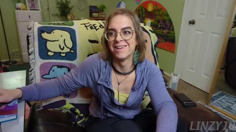 Linzy19 online show from February 11, 2:57 am