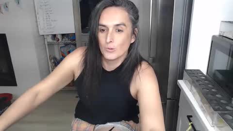 Lisette LaRoche online show from December 2, 5:10 am