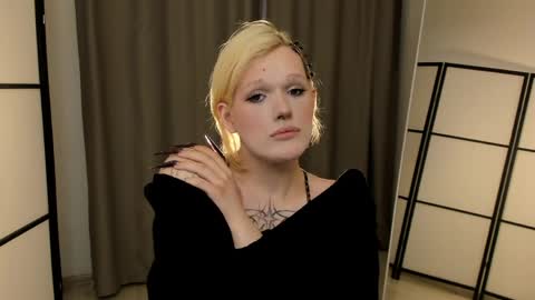 lollita online show from April 2, 3:21 pm