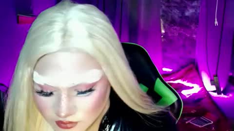 lovely_coleen online show from November 28, 7:59 pm