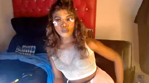 Lucile Carrie online show from June 27, 3:00 am