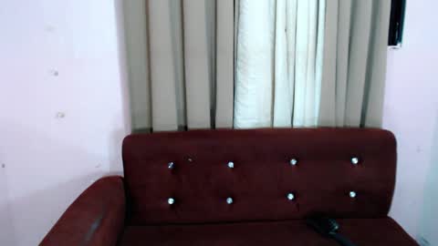 lustyseraphina online show from April 10, 6:52 am