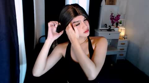 queen lux online show from October 23, 8:40 am