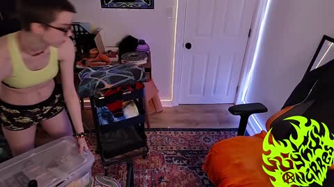 Snapshot of lynxanarres chatting on December 17, 11:38 pm Lynx Anarres online show from December 17, 11:38 pm