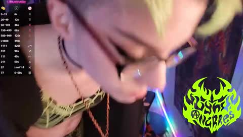 Snapshot of lynxanarres chatting on September 29, 3:28 am Lynx Anarres online show from September 29, 3:28 am