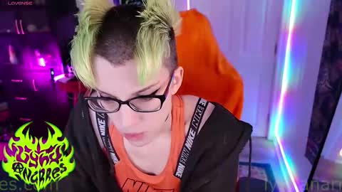 Snapshot of lynxanarres chatting on October 15, 3:50 am Lynx Anarres online show from October 15, 3:50 am