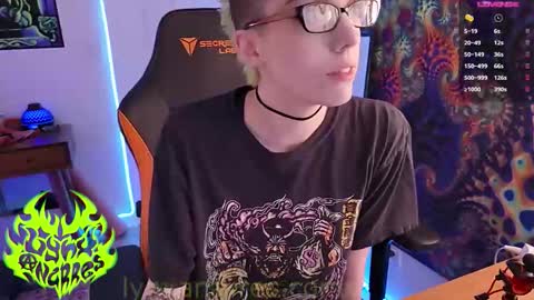 Snapshot of lynxanarres chatting on November 1, 2:20 am Lynx Anarres online show from November 1, 2:20 am