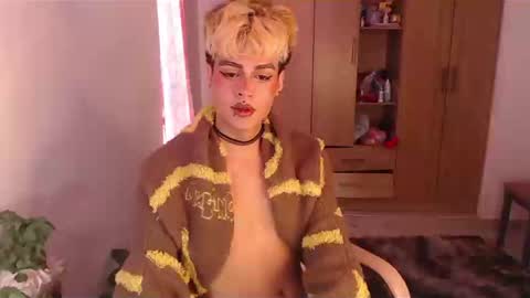 Snapshot of machissex chatting on December 23, 3:01 pm machissex online show from December 23, 3:01 pm