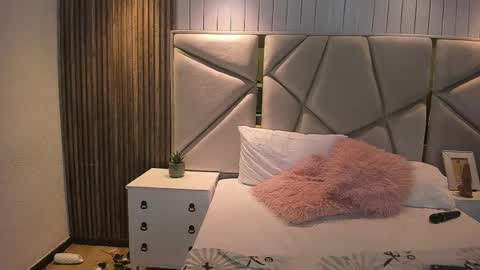 Snapshot of maddy_xoxo_hot chatting on September 17, 8:25 pm Maddy online show from September 17, 8:25 pm