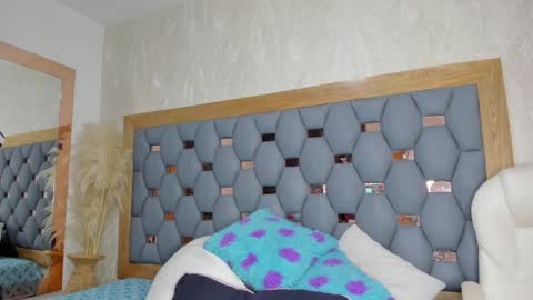 Madison madi online show from December 6, 4:30 am