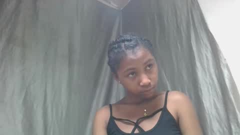 mamieriela online show from April 20, 7:10 am