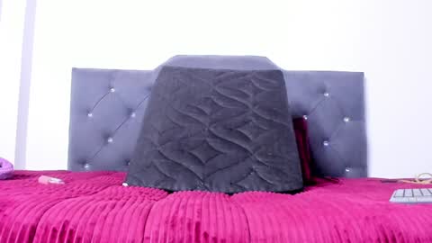 Snapshot of mariana_preciado chatting on December 31, 9:50 pm Mariana Preciado online show from December 31, 9:50 pm