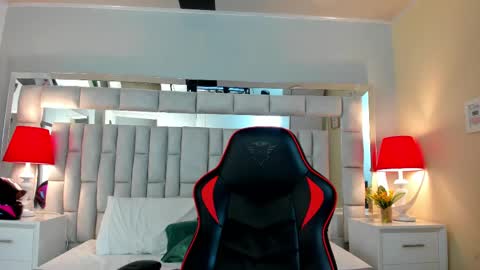 mariiahneedles online show from November 21, 2:34 am