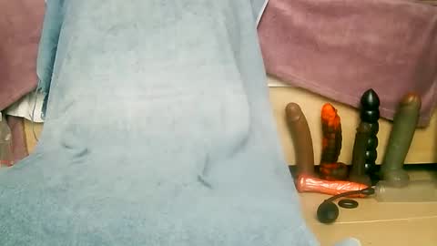 Play with me I obey I promise  online show from March 29, 1:22 pm