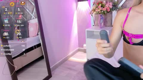 Maxi Rogers online show from December 3, 11:47 am